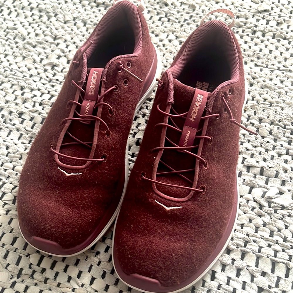 Hoka one Hupana size 9 gently worn burgundy color